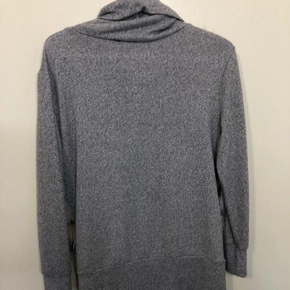 Faux fur long sleeve top!! - Picture 2 of 2